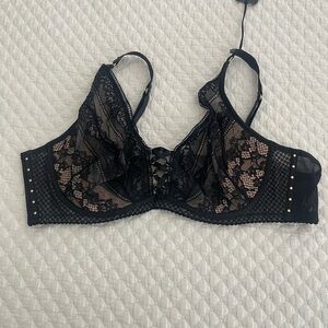 Elegant Black Lace Bra 44D NWT